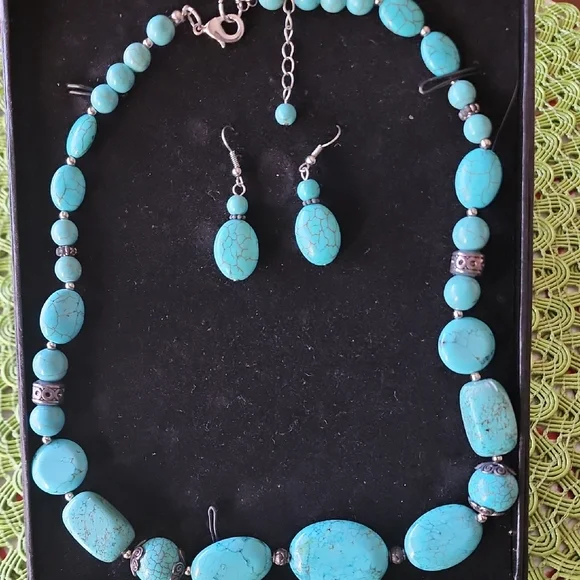 Turquoise Beaded Necklace and Earring Set - Picture 2 of 5